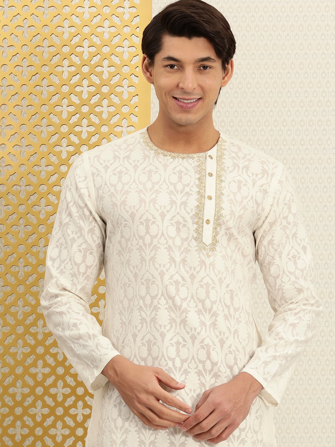 

House of Pataudi Men White Self-Design Dua Straight Kurta