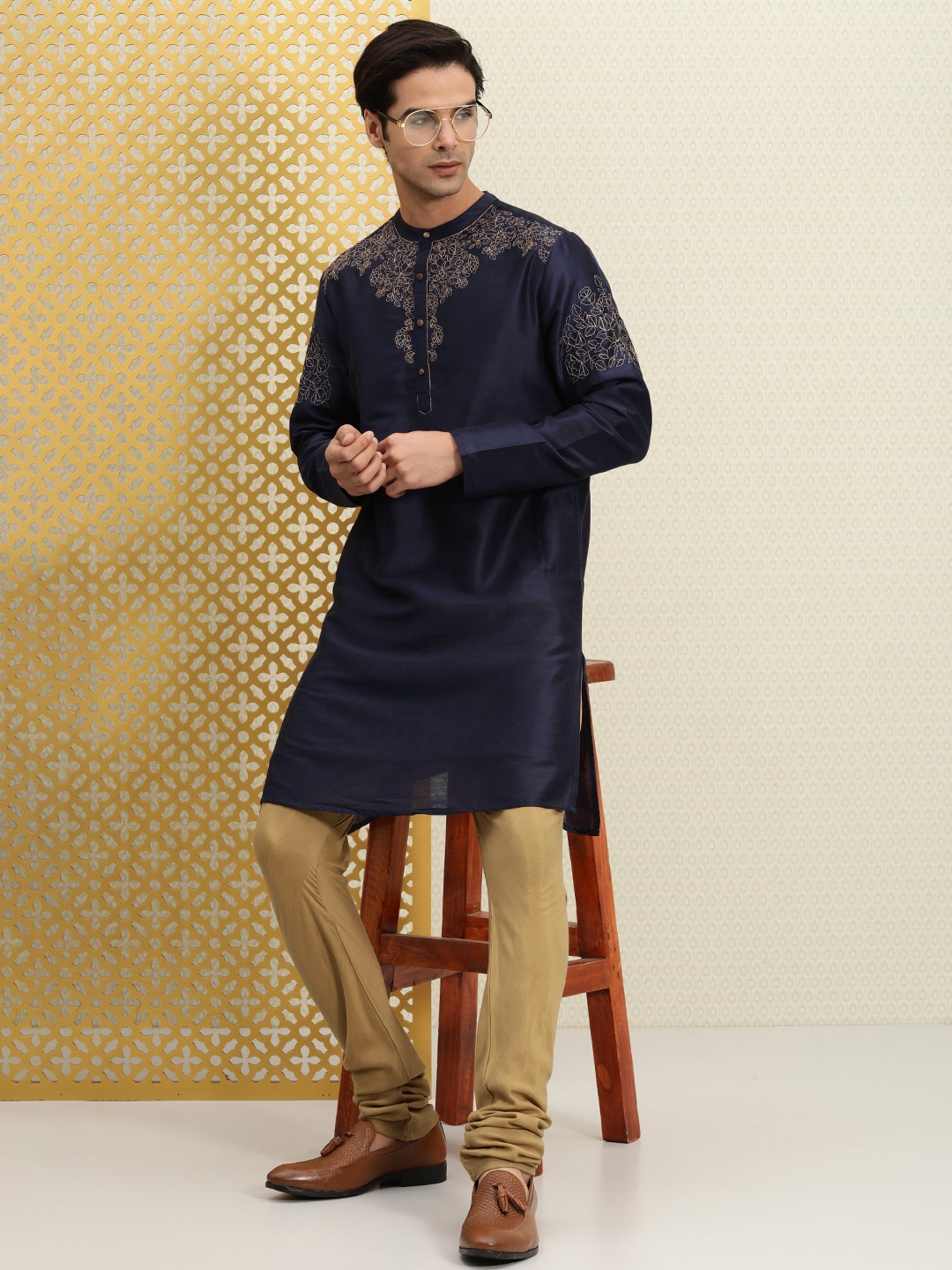 

House of Pataudi Men Navy Blue Ethnic Motifs Embroidered Jashn Kurta