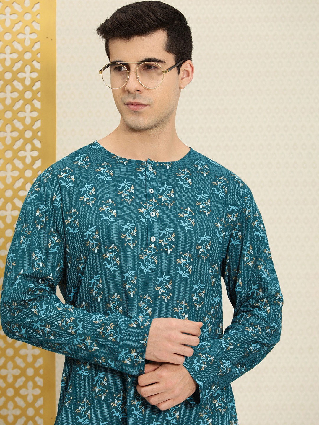 

House of Pataudi Men Green Floral Printed Straight Kurta
