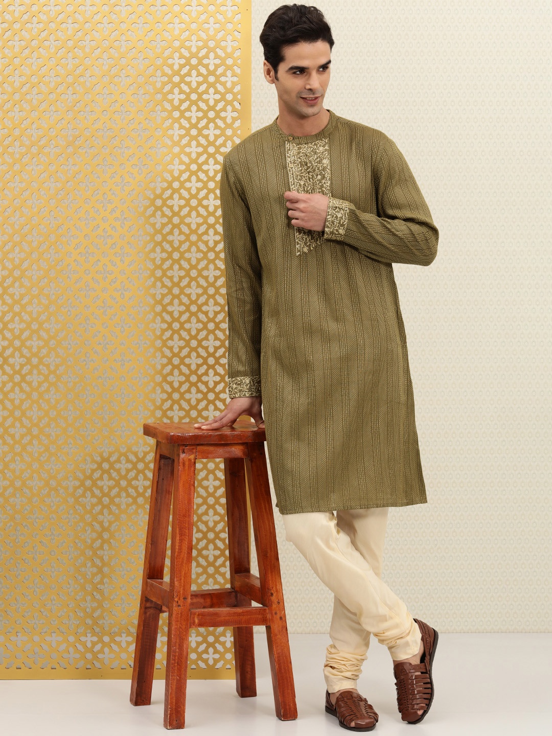 

House of Pataudi Men Olive Green & Gold-Toned Ethnic Motifs regular Kurta