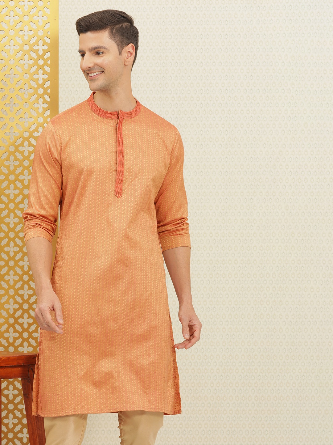 

House of Pataudi Men Orange & Gold-Toned Ethnic Motifs Printed Dual Tone Regular Kurta