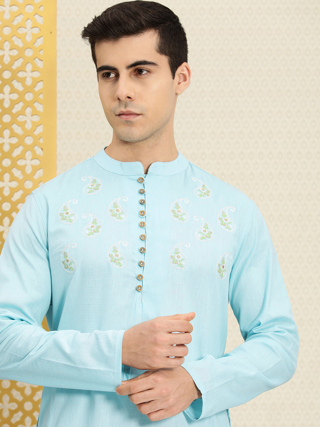 

House of Pataudi Men Blue Embroidered Straight Kurta
