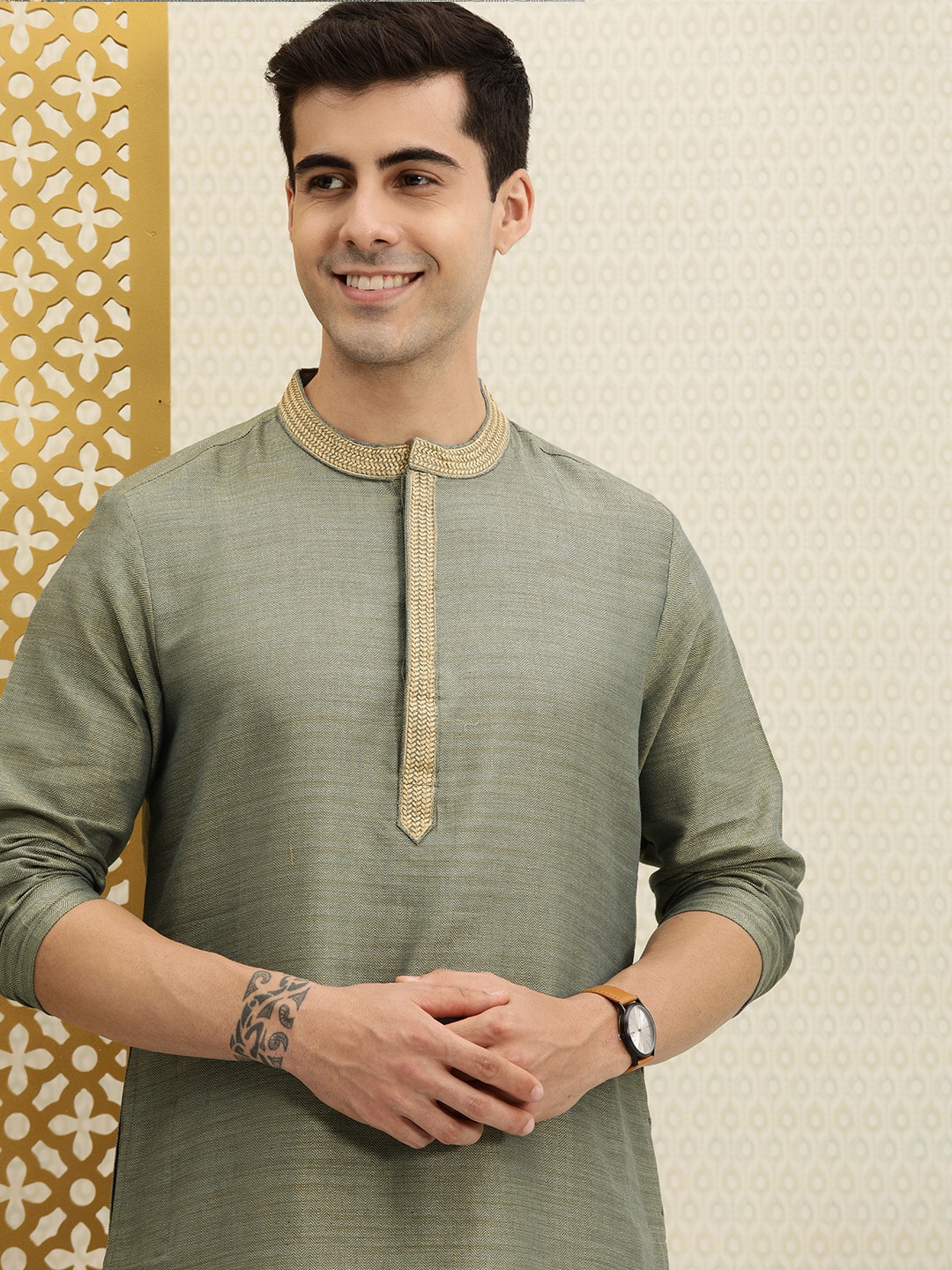 

House of Pataudi Men Blue Self Design Dual Tone Rozana Kurta