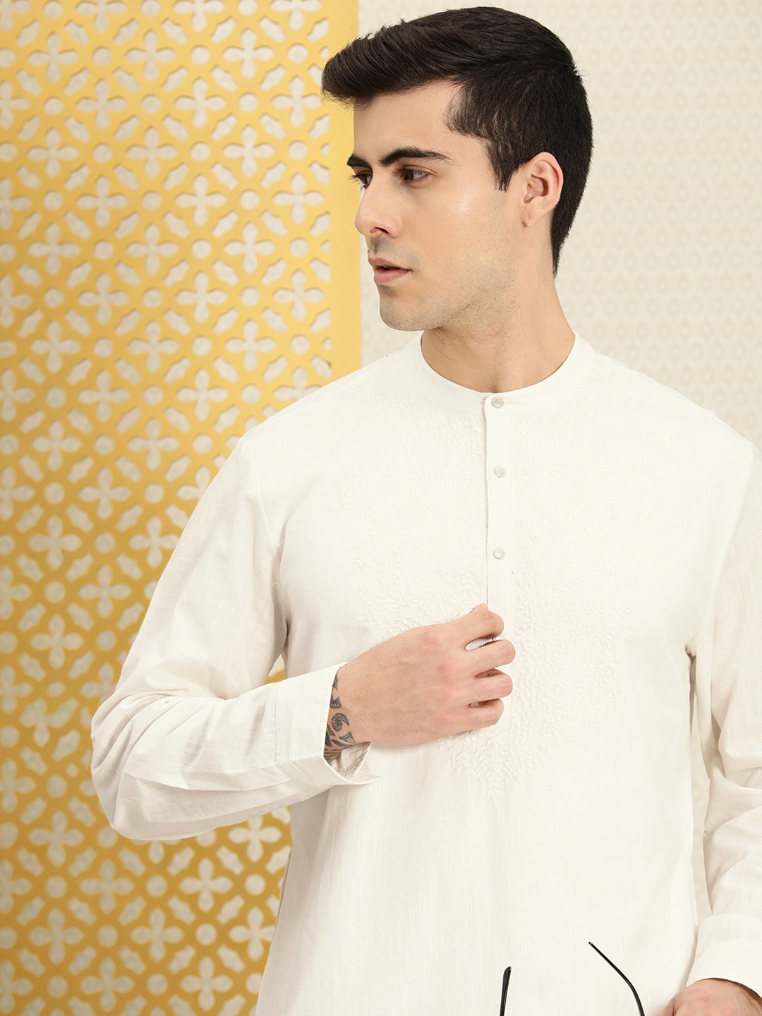 

House of Pataudi Men White Ethnic Motifs Regular Kurta