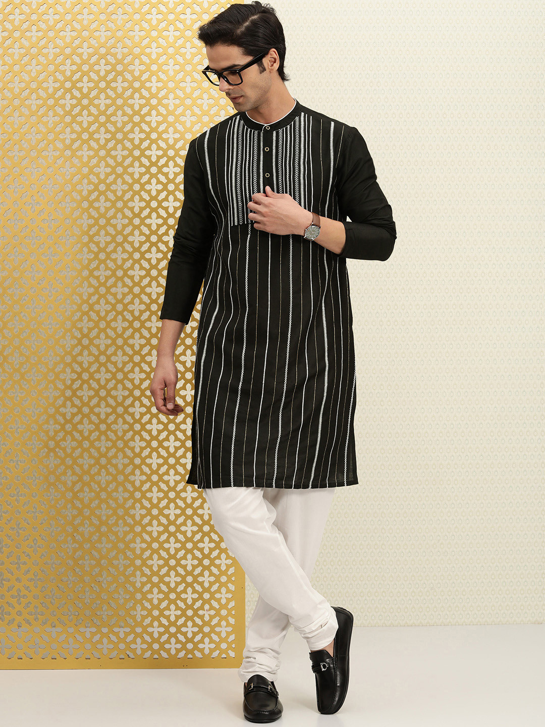

House of Pataudi Men Black Embroidered Jashn Kurta