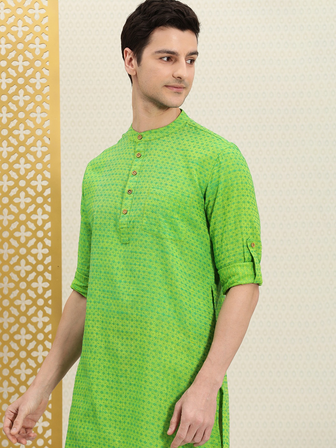 

House of Pataudi Men Green Woven designed Roll-Up Sleeves Pure Cotton Kurta