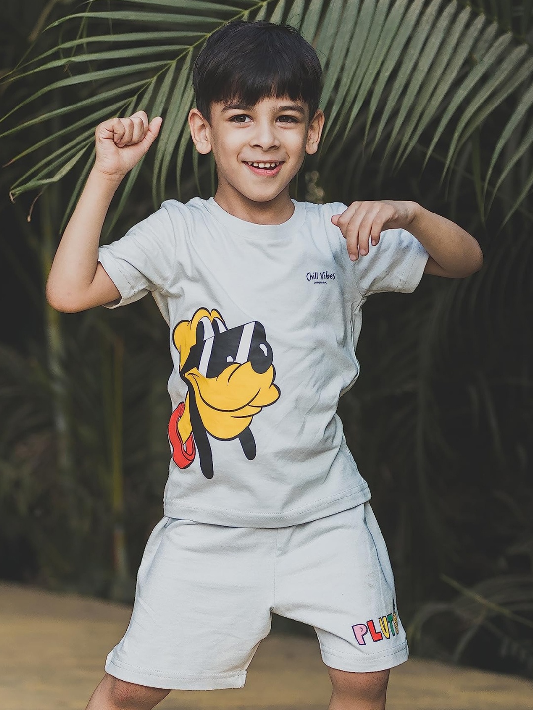 

Kids Unisex Disney Chill Pluto Printed Relaxed Fit Pure Cotton T-shirt & Shorts, Grey