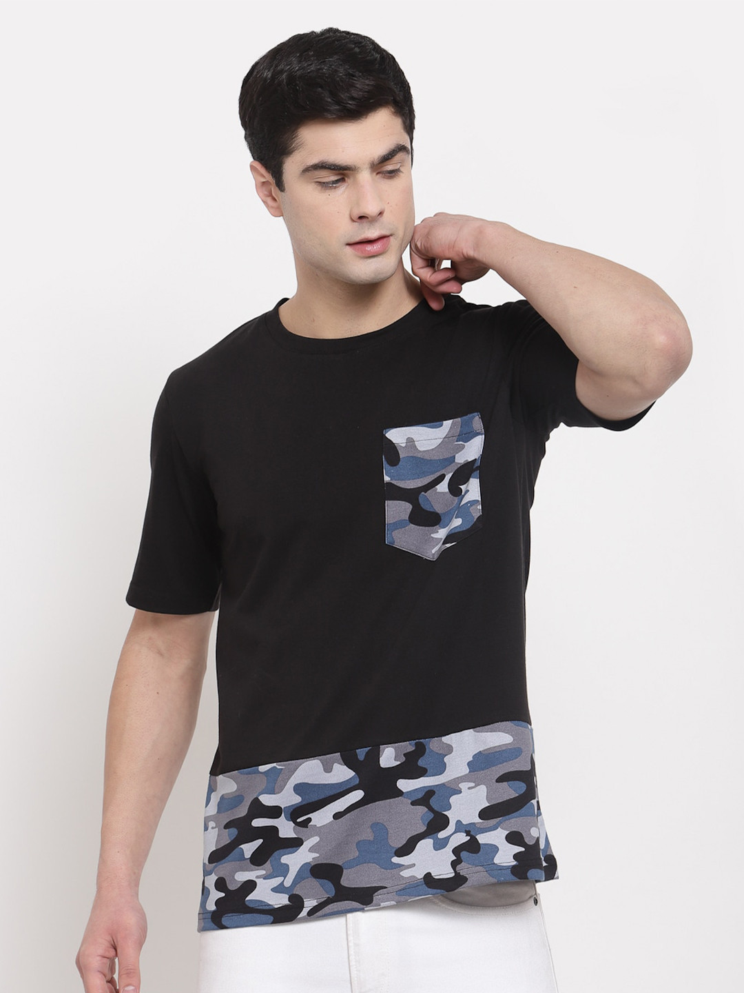 

PAUSE SPORT Men Black Camouflage Printed Pure Cotton Antimicrobial Boxy T-shirt