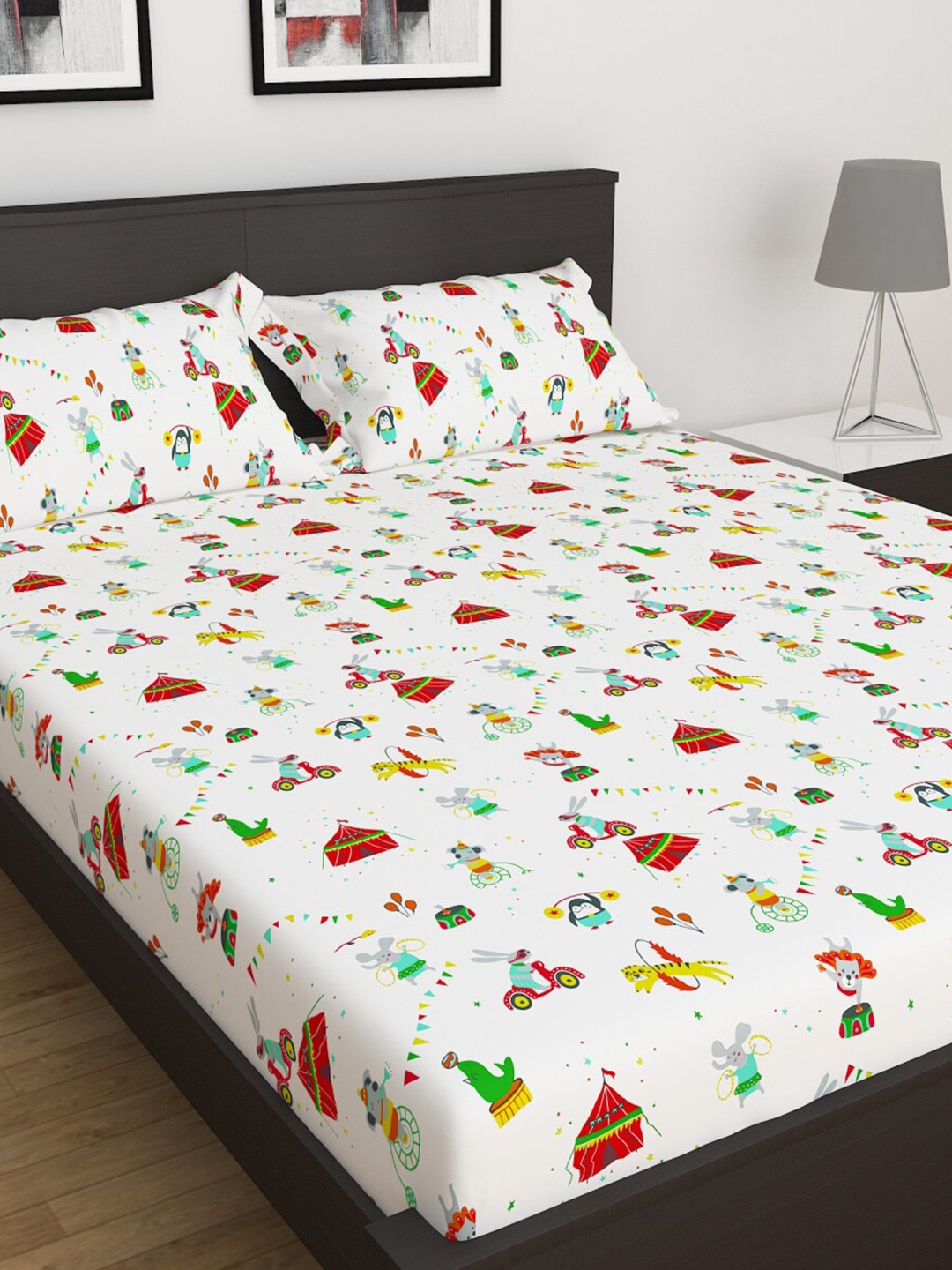 

Home Centre White 210 TC Printed Cotton Queen Bedsheet Set