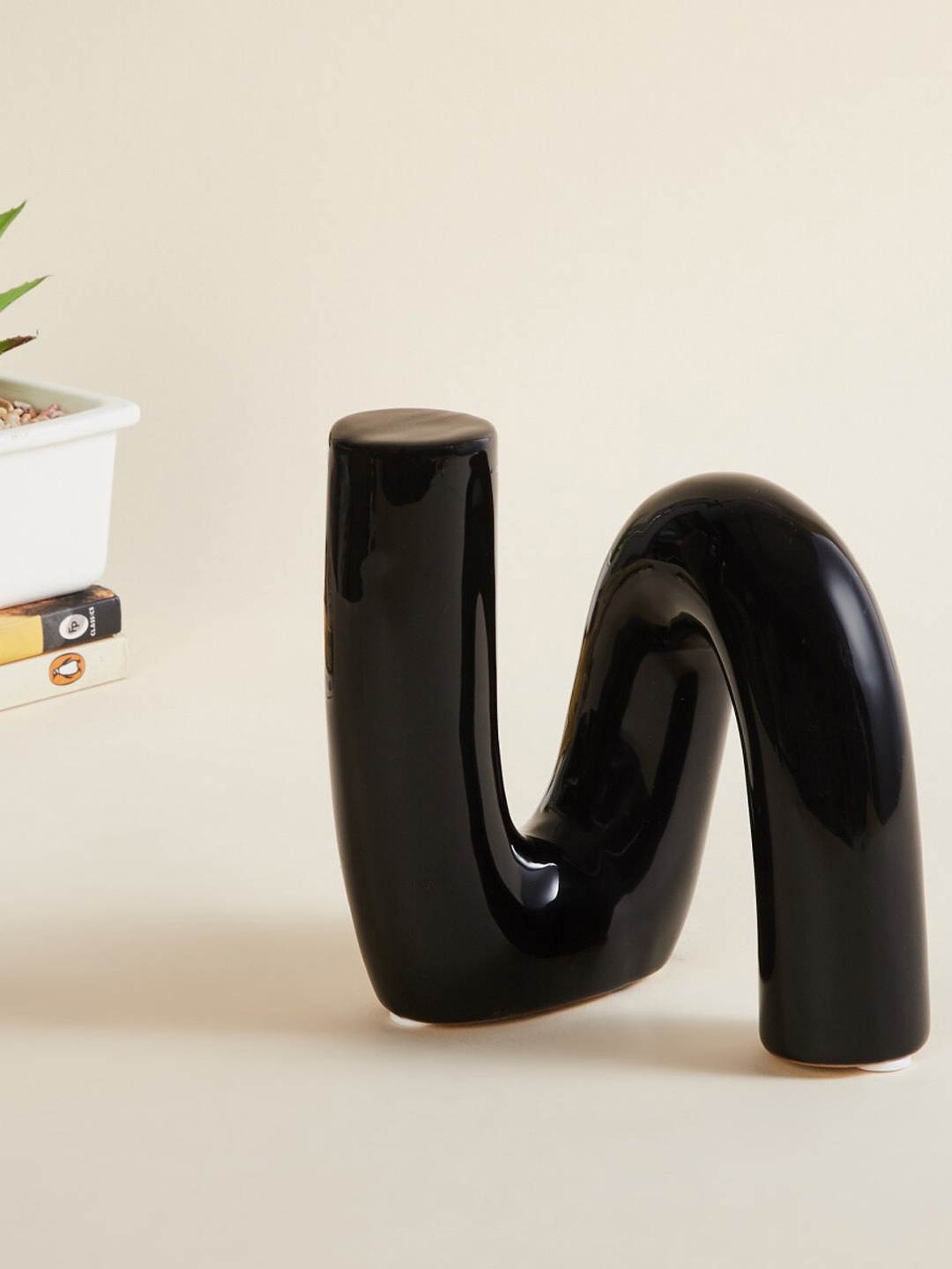 

Home Centre Black U Shaped Table Accent Showpiece