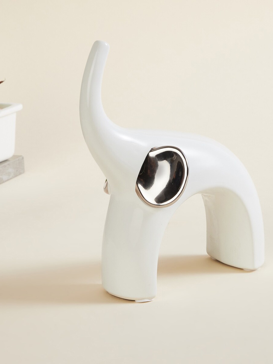 

Home Centre White & Silver-Toned Solid Ceramic Elephant Showpiece