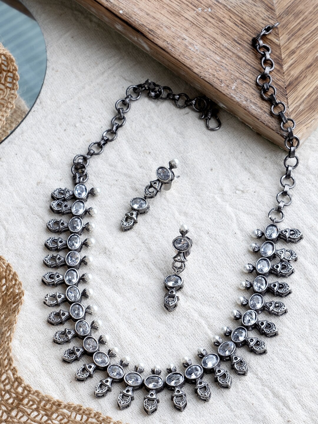 

Infuzze Oxidised Silver-Plated White Jewellery Set