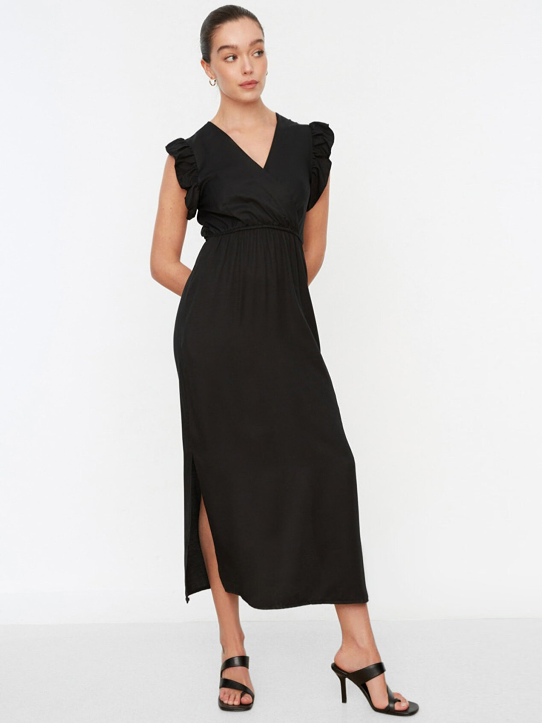

Trendyol Black Solid Midi Dress