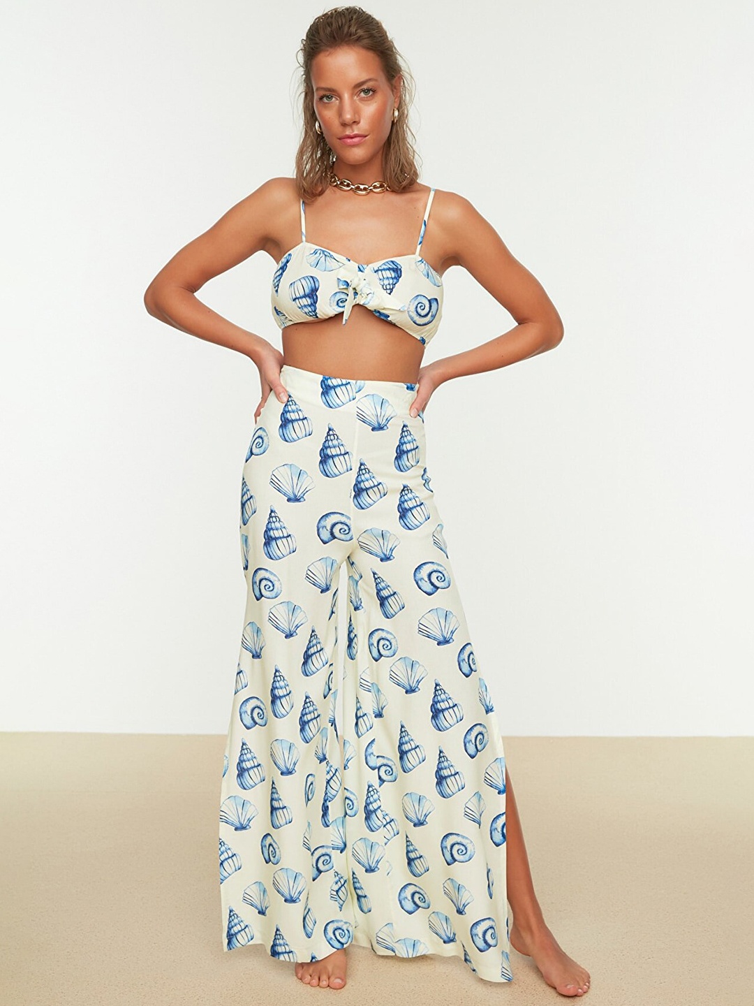 

Trendyol Women Off-White & Blue Conversational Printed Co-Ords Set