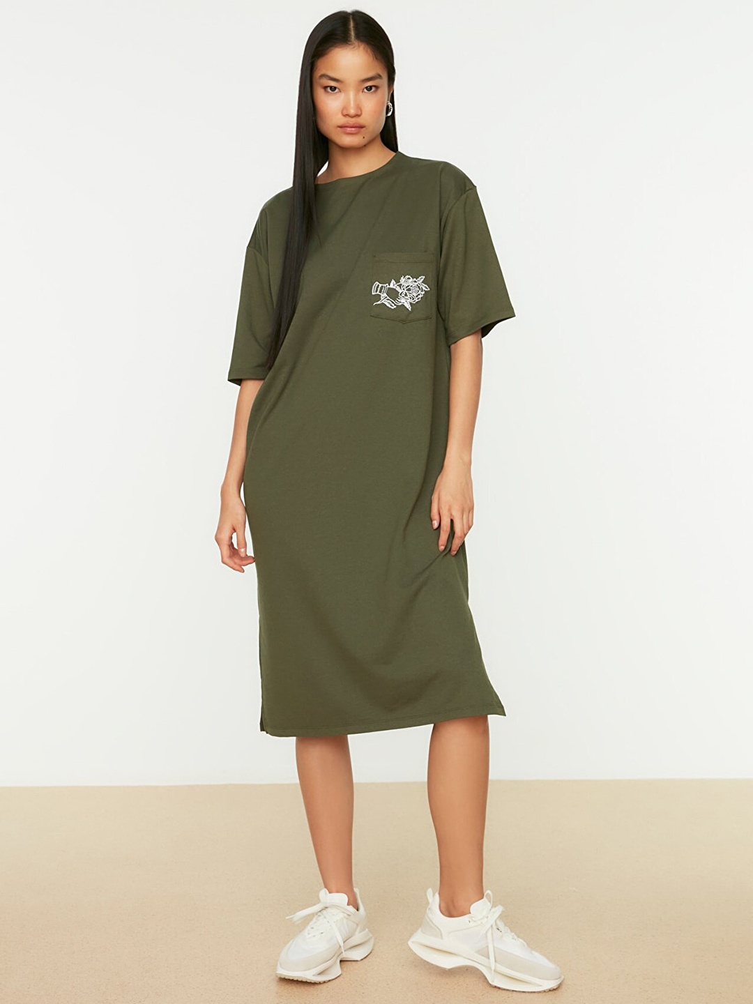 

Trendyol Women Olive Green Conversational Printed T-shirt Midi Dress