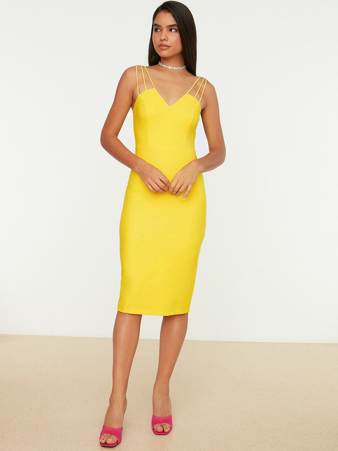 

Trendyol Yellow Solid Bodycon Midi Dress