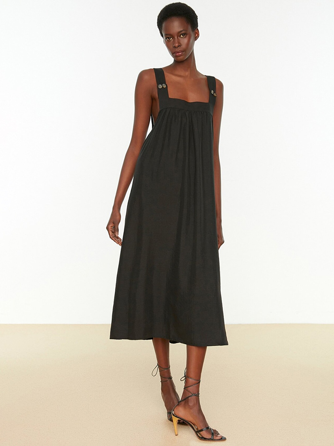 

Trendyol Black Solid Midi A-Line Dress