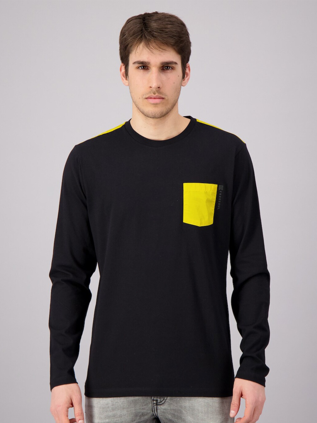 

FREESOUL Men Black & Yellow Cotton T-shirt