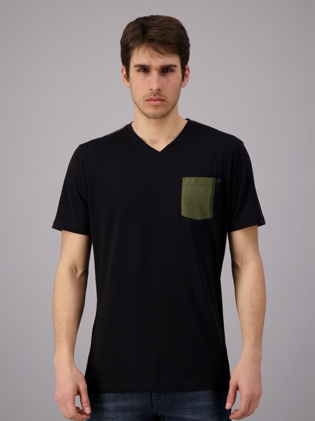 

FREESOUL Men Black V-Neck Pure Cotton T-shirt