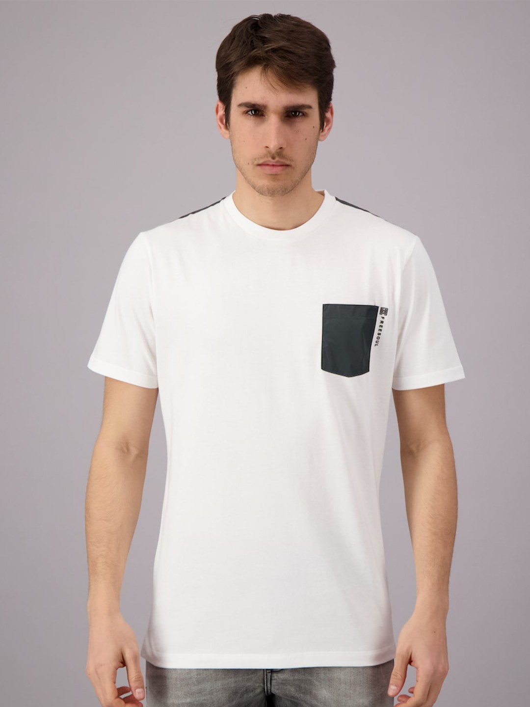 

FREESOUL Men White Solid Pure Cotton T-shirt