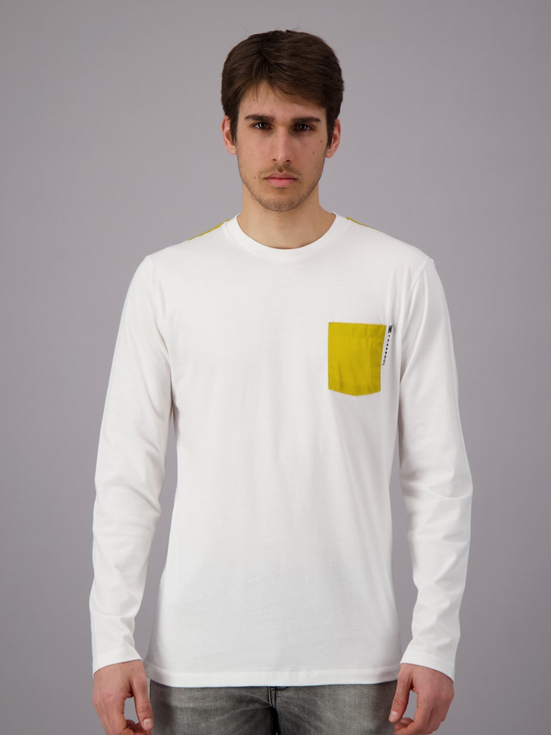 

FREESOUL Men White Solid Pocket Detail Cotton T-shirt