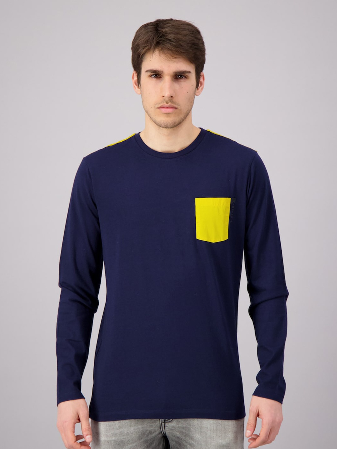 

FREESOUL Men Navy Blue & Yellow Cotton T-shirt