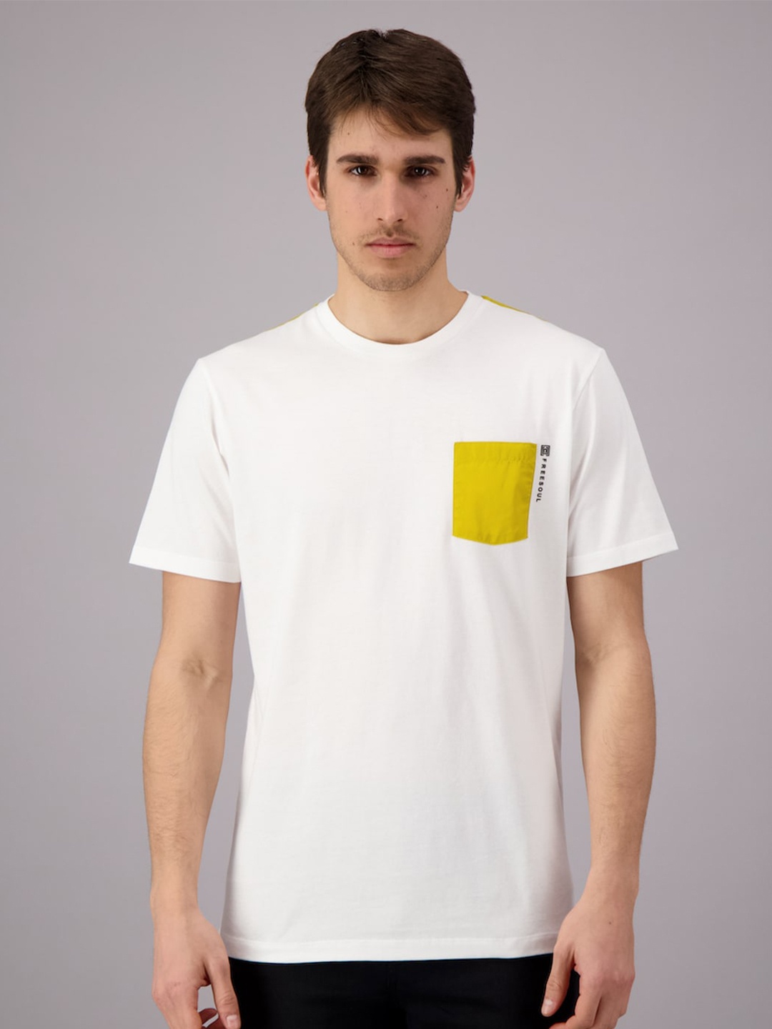 

FREESOUL Men White Solid Pocket Detail Cotton T-shirt