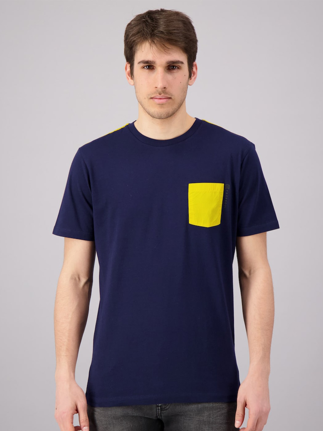 

FREESOUL Men Navy Blue & Yellow Solid Pure Cotton T-shirt
