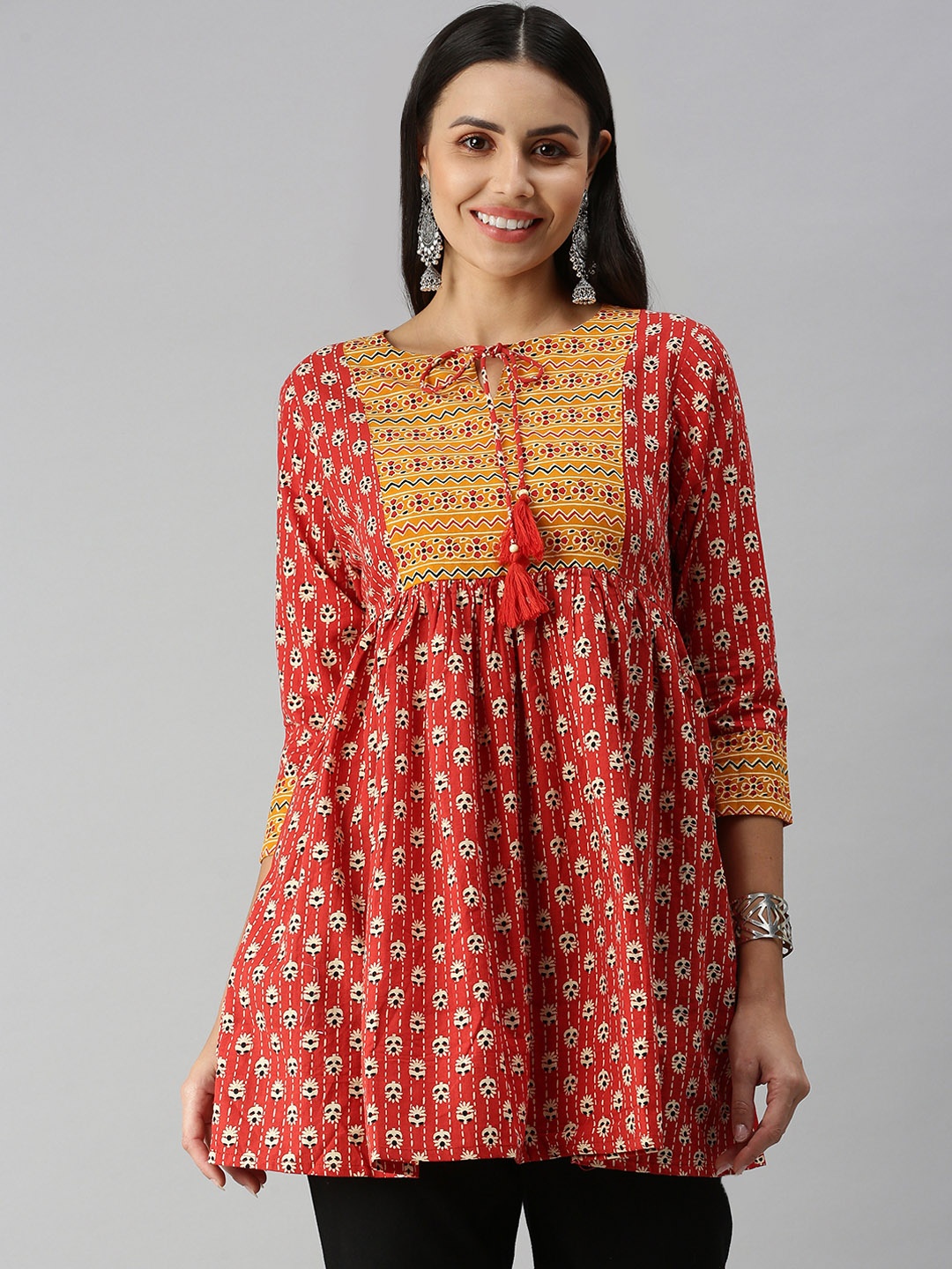 

SHOWOFF Women Coral & White Ethnic Motifs Printed Pleated Kurti