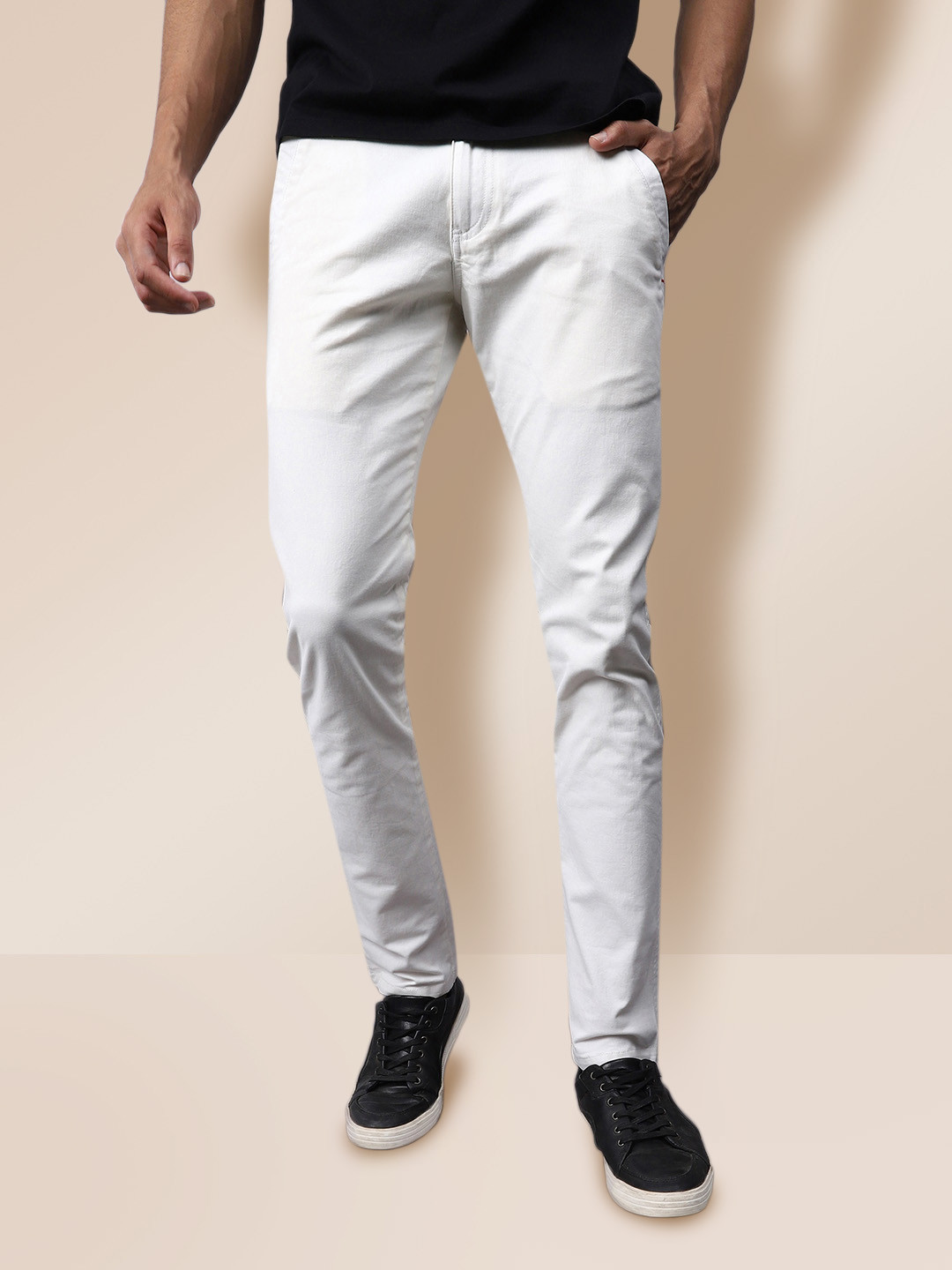 

KRA Men Off-White Pleated Trousers