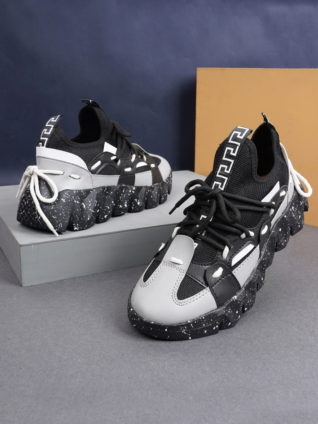 

Get Glamr Men Black Printed Sneakers