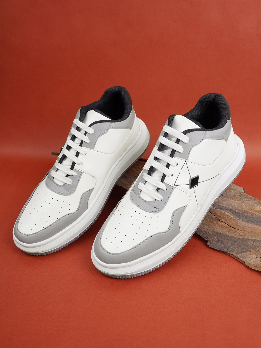 

Get Glamr Men White Perforations Lightweight Sneakers