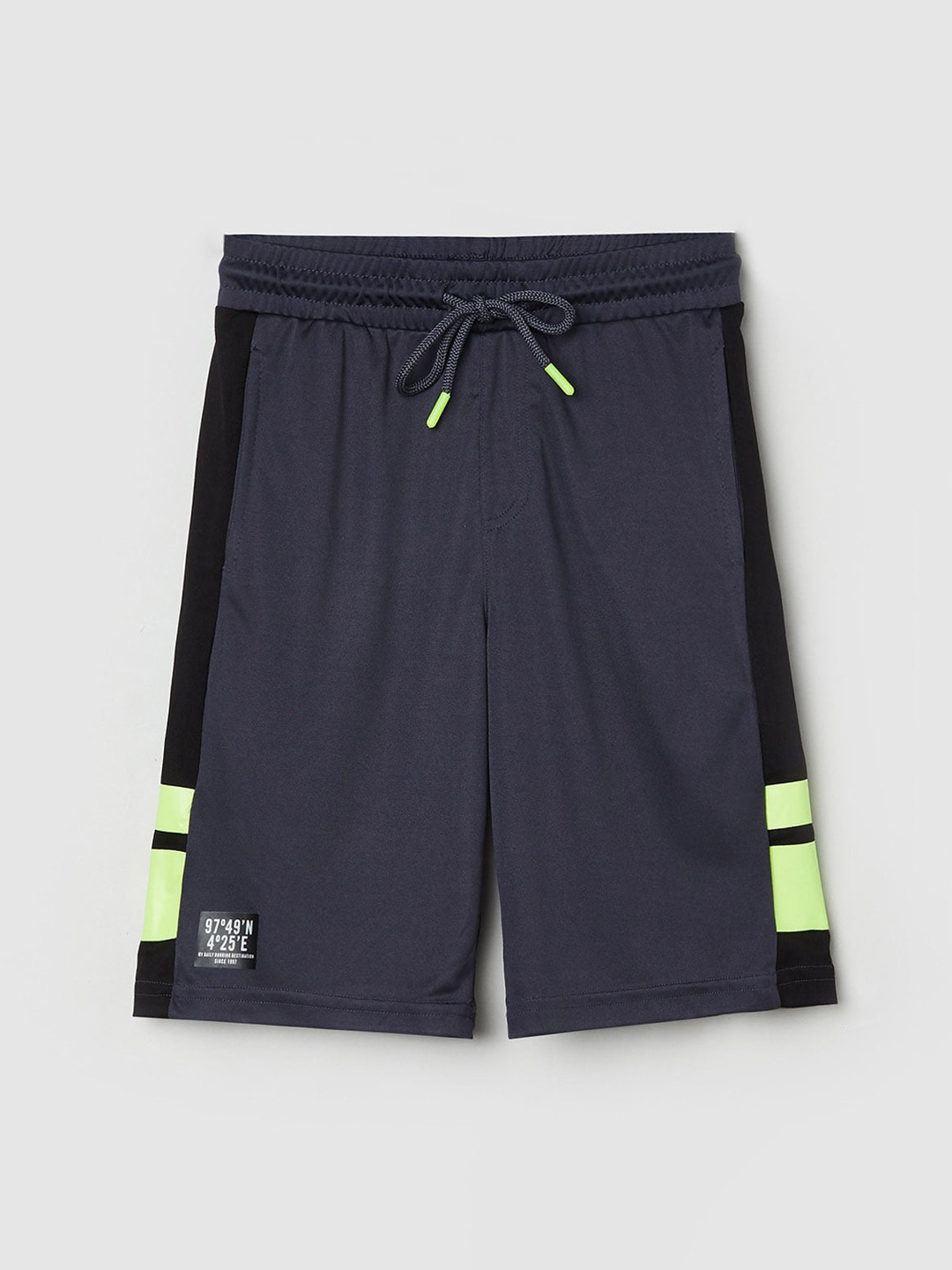 

max Boys Charcoal & Green Solid Shorts