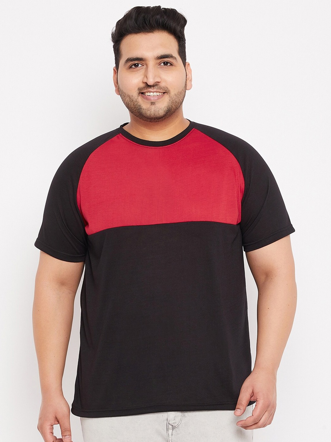 

bigbanana Plus Size Men Black & Red Colourblocked T-shirt