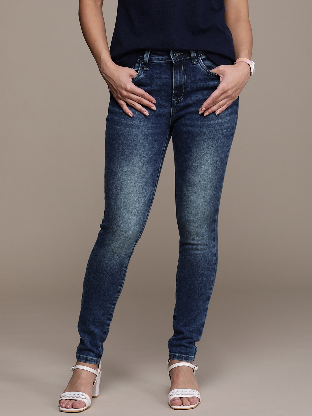 

Nautica Women Blue Skinny Fit Heavy Fade Stretchable Jeans