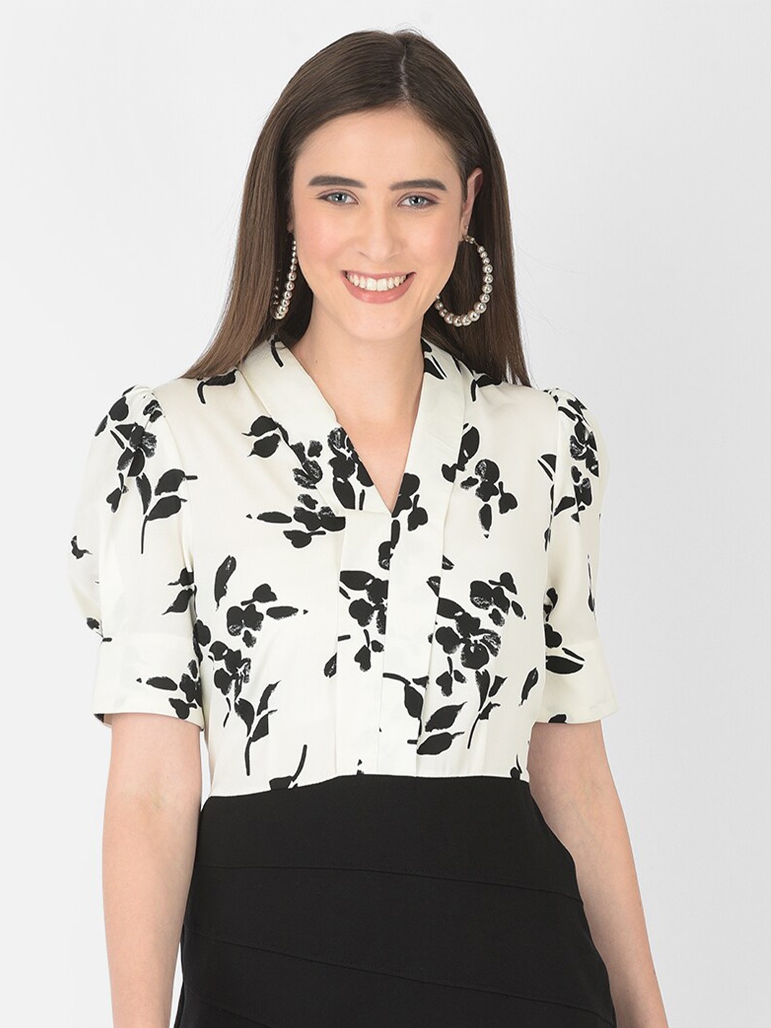 

Latin Quarters Black Floral Sheath Dress