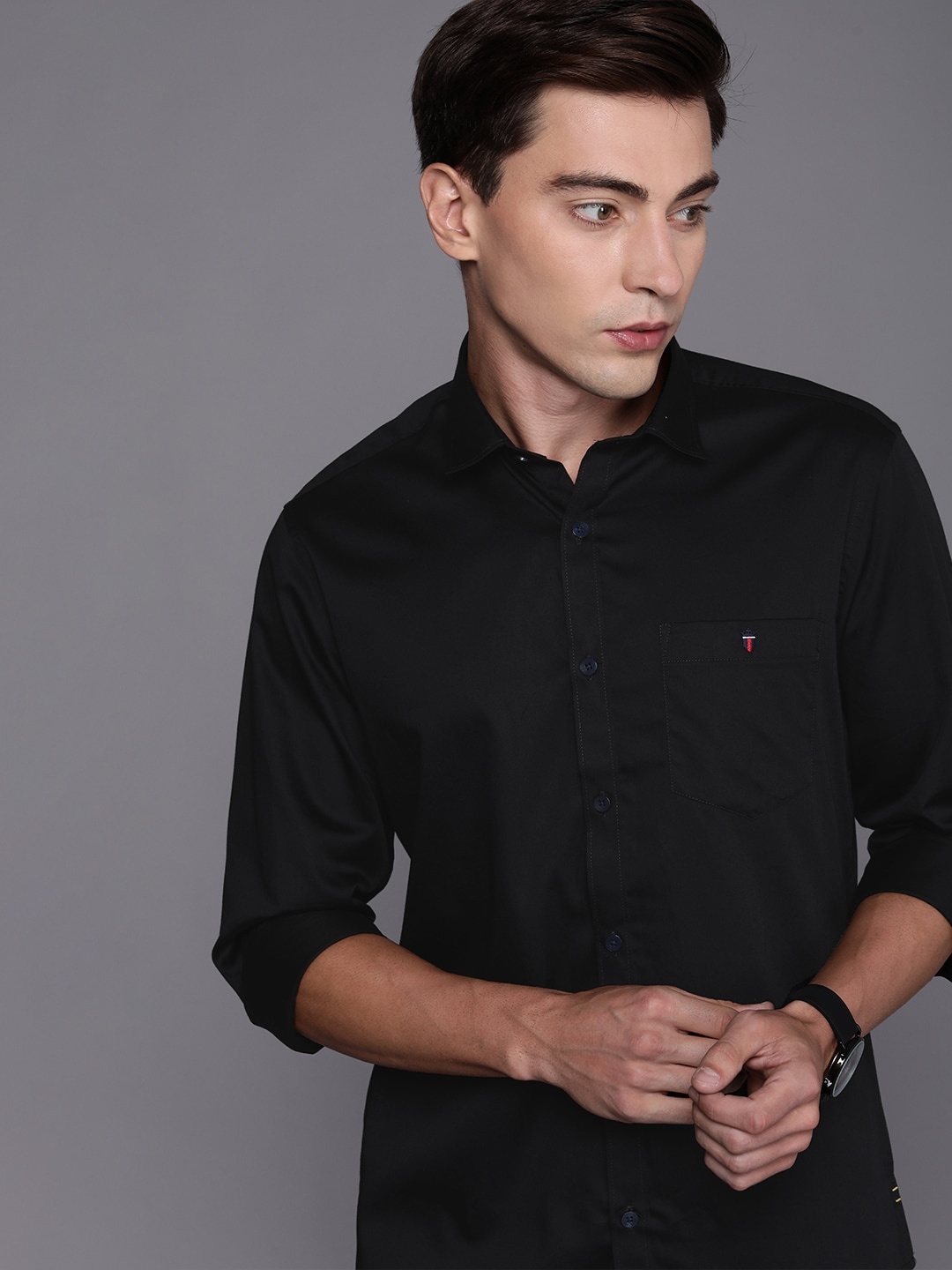 

Louis Philippe Jeans Men Black Solid Pure Cotton Slim Fit Casual Shirt