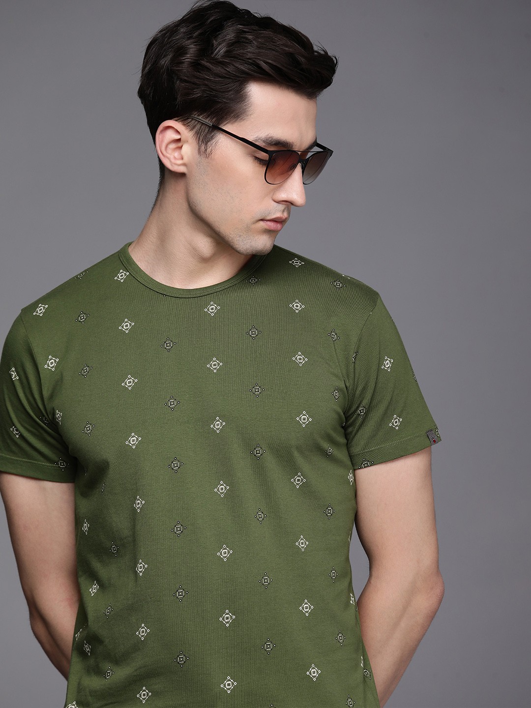 

Louis Philippe Jeans Men Green Printed Slim Fit Pure Cotton T-shirt