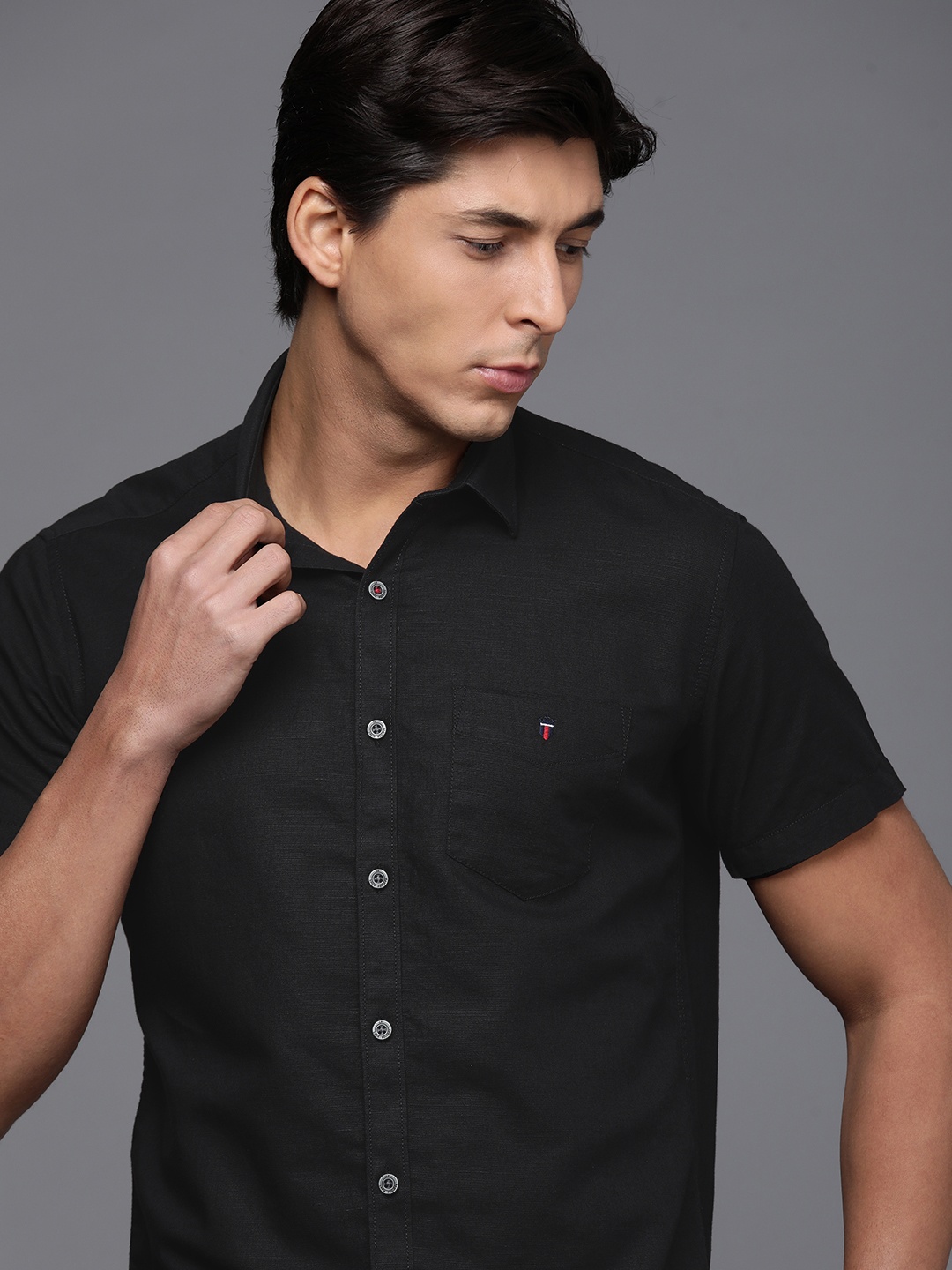 

Louis Philippe Sport Men Black Solid Slim Fit Casual Shirt