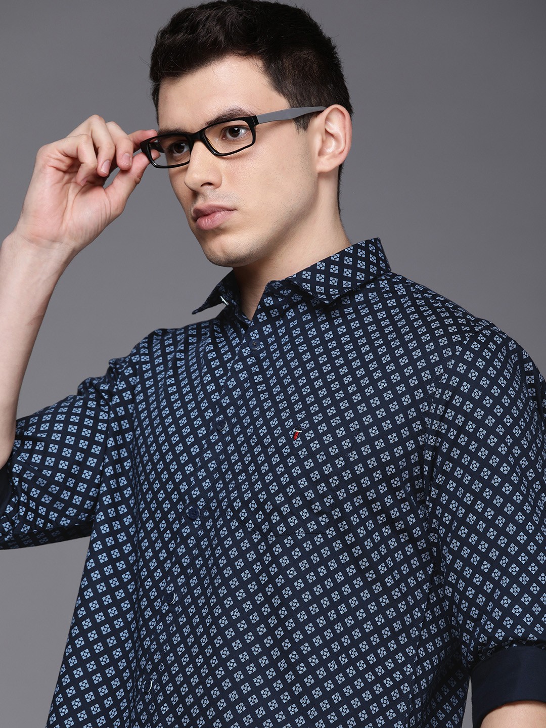 

Louis Philippe Sport Men Navy Blue Slim Fit Geoemtric Printed Pure Cotton Casual Shirt