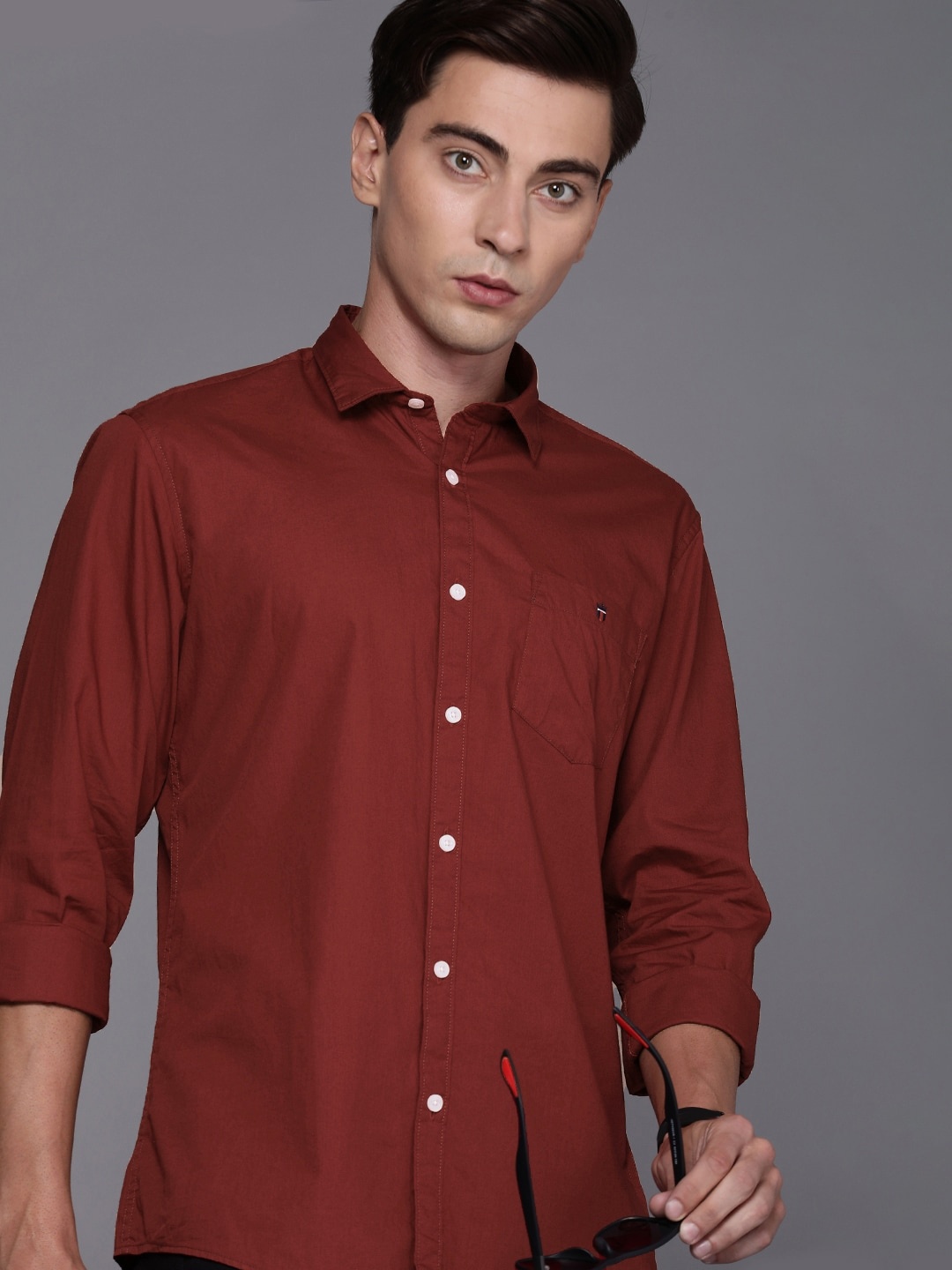 

Louis Philippe Jeans Men Red Solid Pure Cotton Slim Fit Casual Shirt