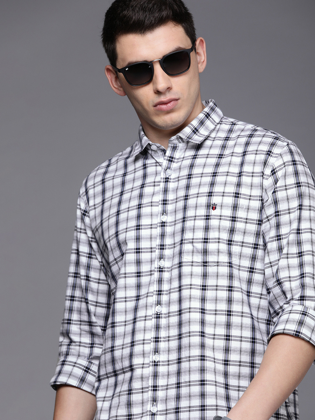 

Louis Philippe Jeans Men Blue And White Slim Fit Tartan Checked Pure Cotton Casual Shirt