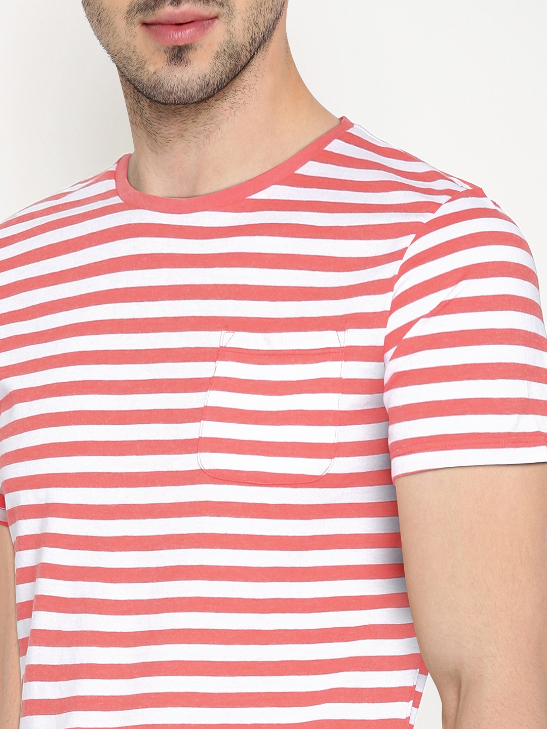 

United Colors of Benetton Men White Striped Round Neck T-shirt