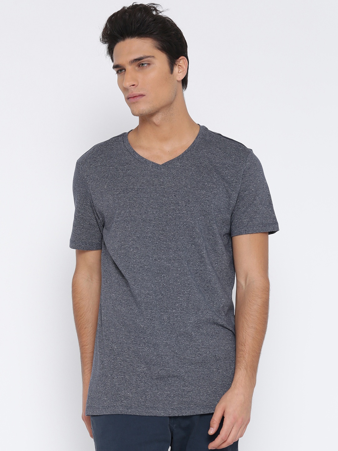 

United Colors of Benetton Men Navy Solid V-Neck T-shirt, Navy blue
