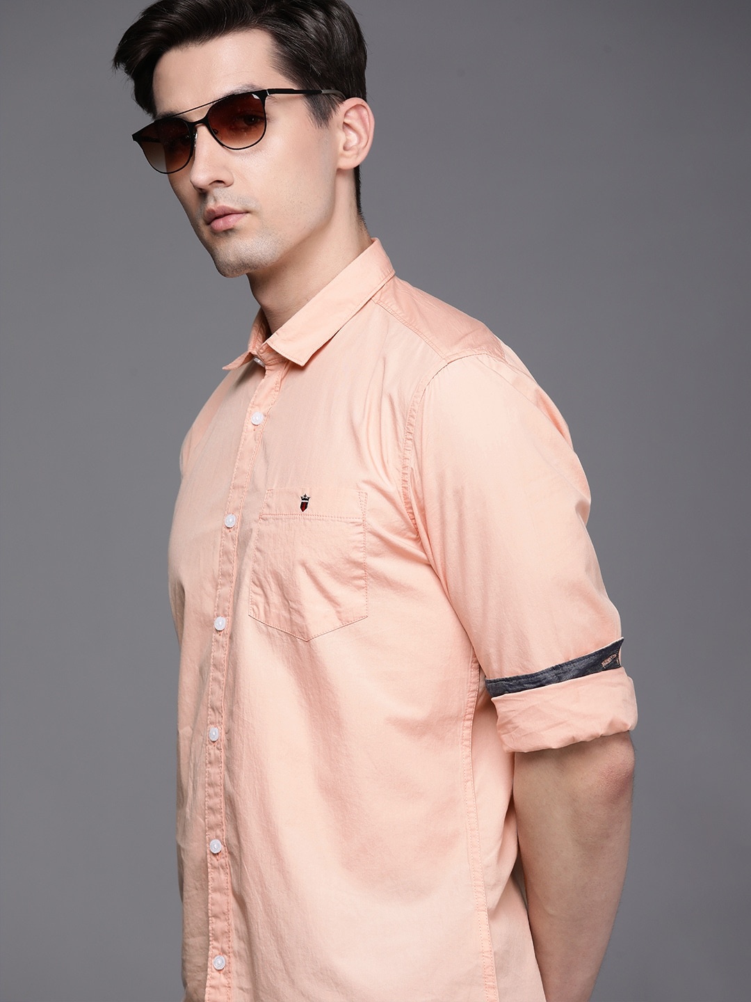 

Louis Philippe Jeans Men Peach-Coloured Solid Slim Fit Casual Pure Cotton Shirt