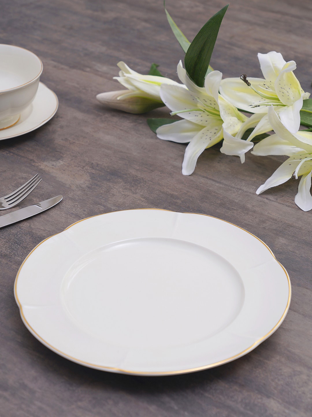 

Pure Home and Living White Porcelain Glossy Plate