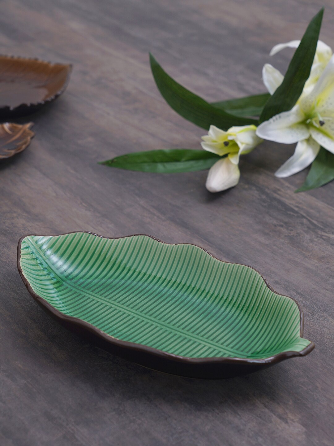 

Pure Home and Living Green Leaf Shaped Food Platter