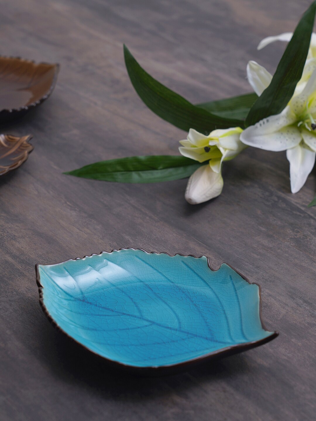 

Pure Home and Living Blue Printed Leaf Serving Platter