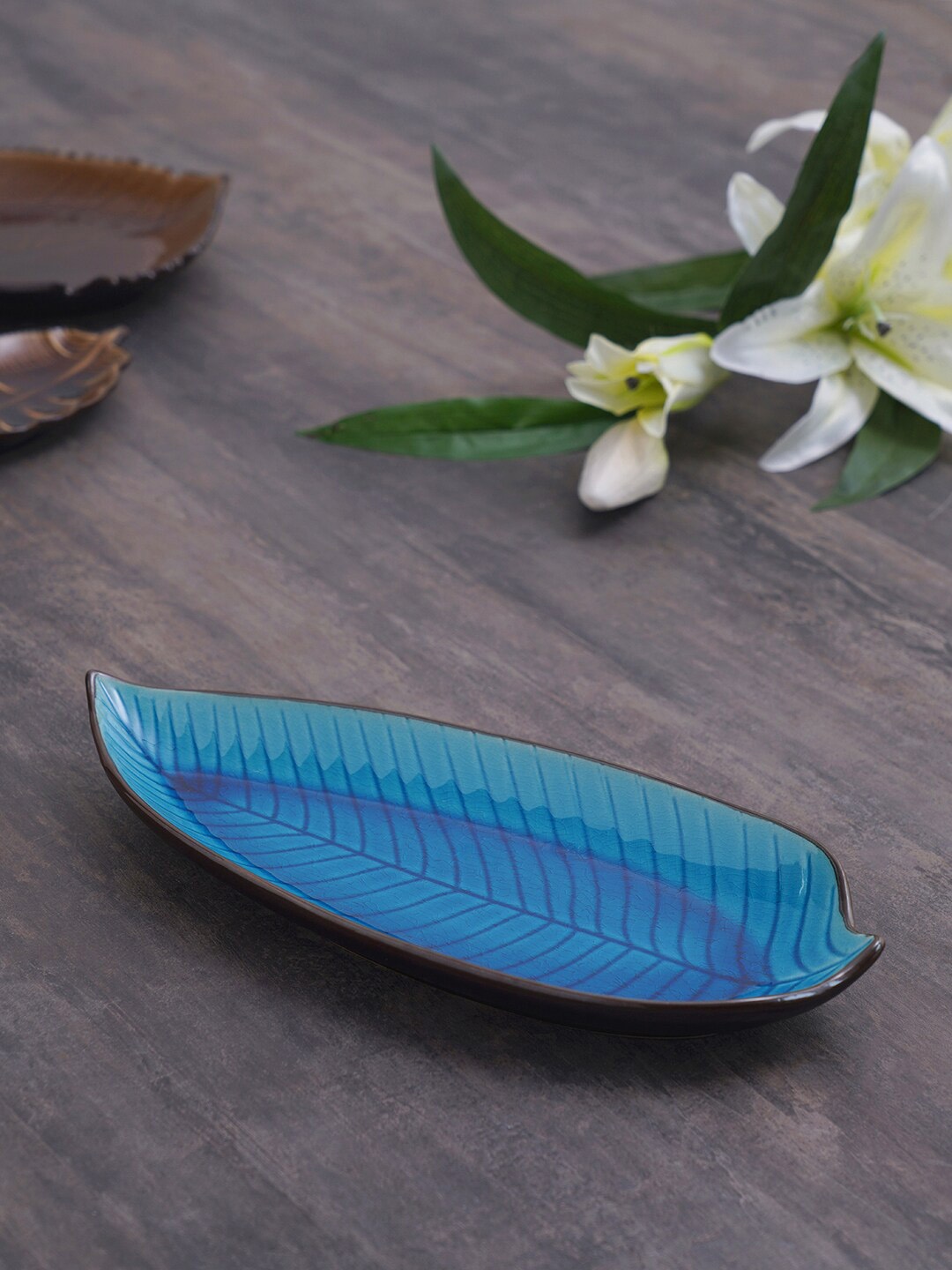 

Pure Home and Living Blue Solid Pyrus Leaf Platter