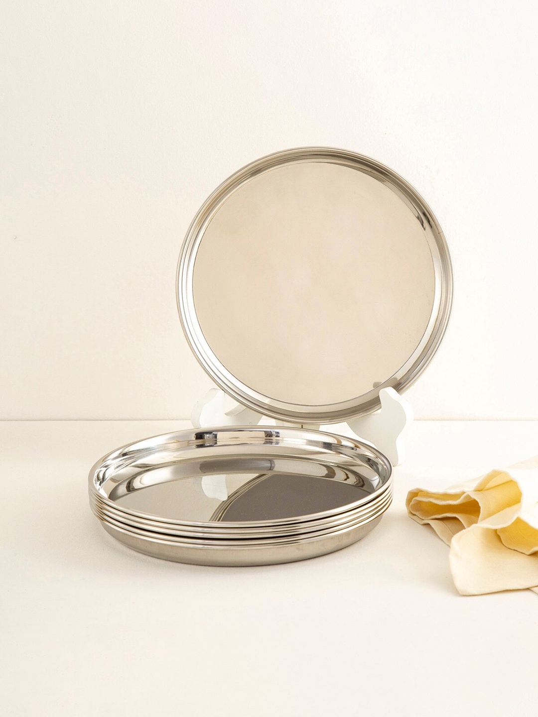 

Home Centre Silver-Toned Corsica Stainless Steel Plate
